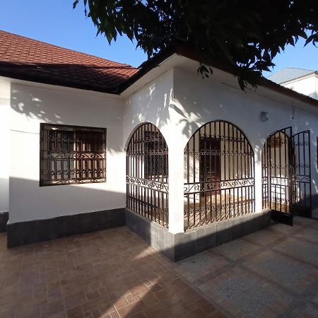 The White House No.1 Villa Brufut Екстериор снимка