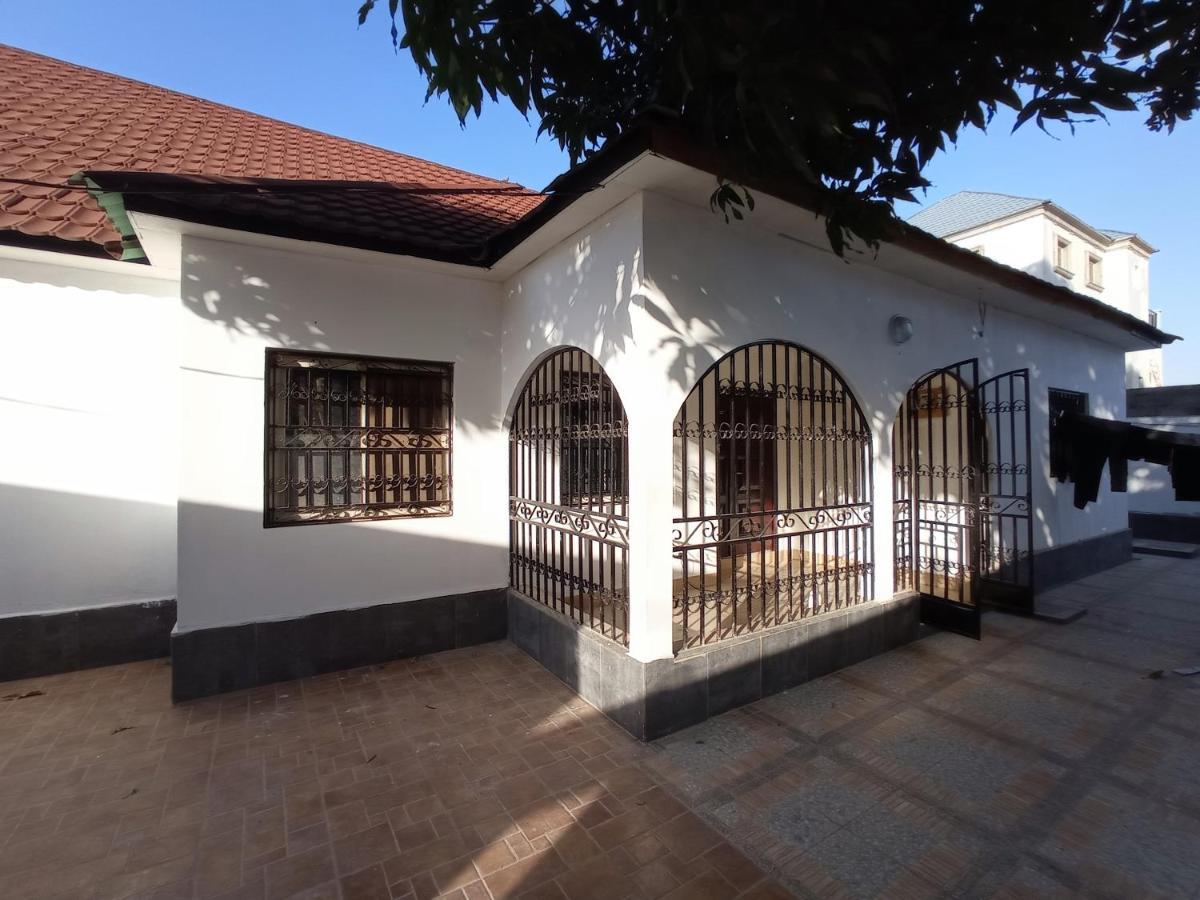 The White House No.1 Villa Brufut Екстериор снимка