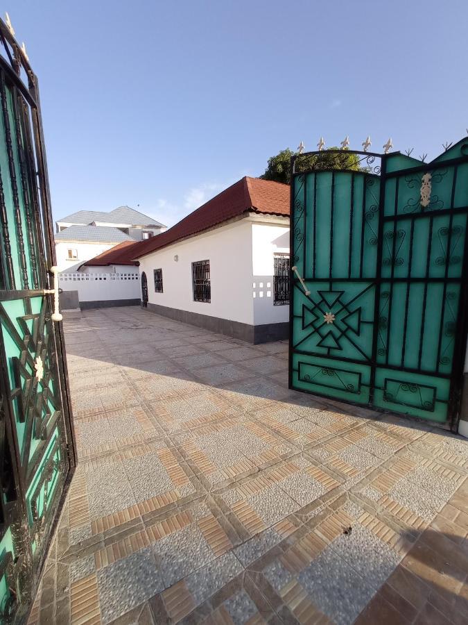 The White House No.1 Villa Brufut Екстериор снимка
