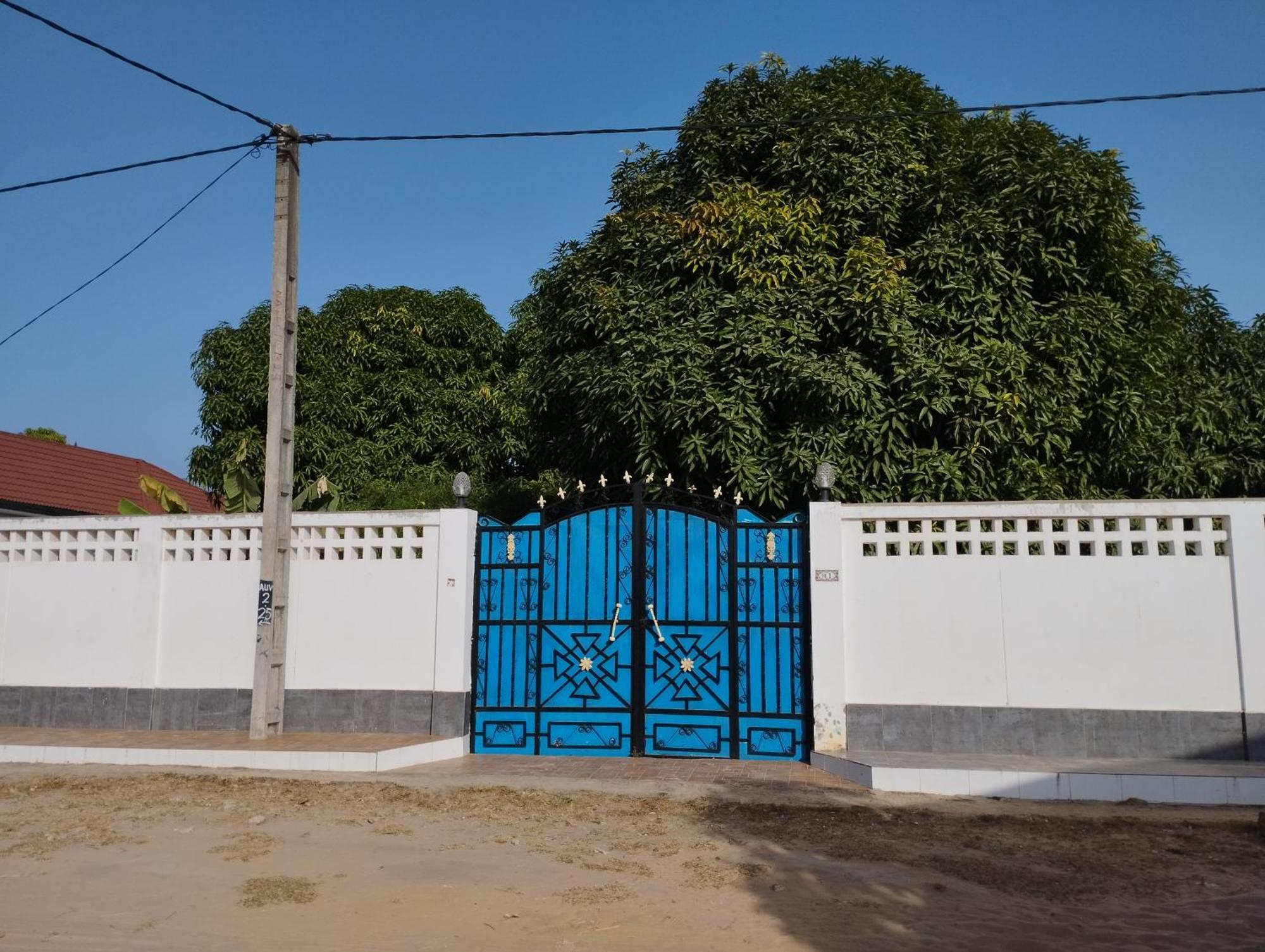The White House No.1 Villa Brufut Екстериор снимка